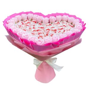 Букет из конфет Raffaello и мыльных роз (диаметр 49 см)