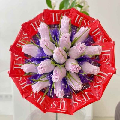 Букет из конфет и чая лаванда