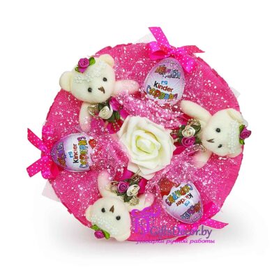Букет из 3 розовых мишек и киндер-сюрпризов