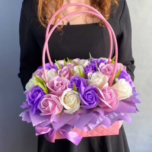 Фиолетовая сумочка с мыльными розами