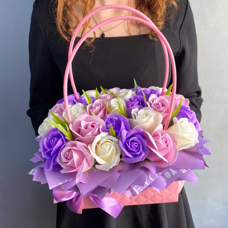 Фиолетовая сумочка с мыльными розами